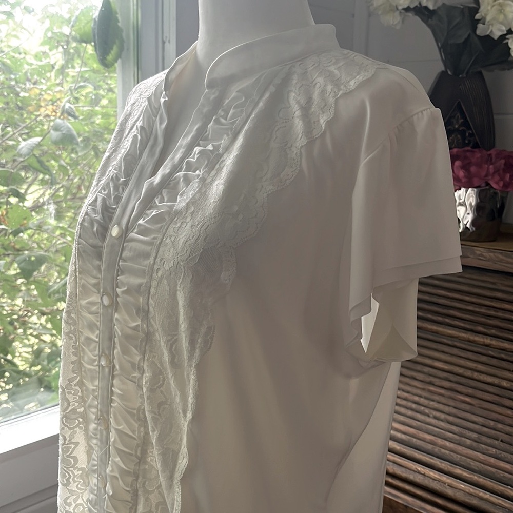 Denver Hayes Size XL Ivory colored blouse with lace/button detailing, like new! - Picture 6 of 13